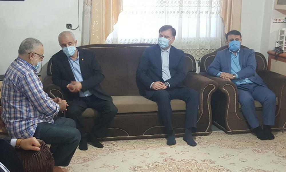 دیدار رئیس بنیاد شهید و امور ایثارگران و استاندار با سه خانواده شهید، جانباز و آزاده دوران دفاع مقدس گیلان