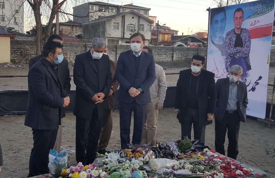 دیدار استاندار با خانواده‌ هنرمند طنزپرداز گیلانی در انزلی