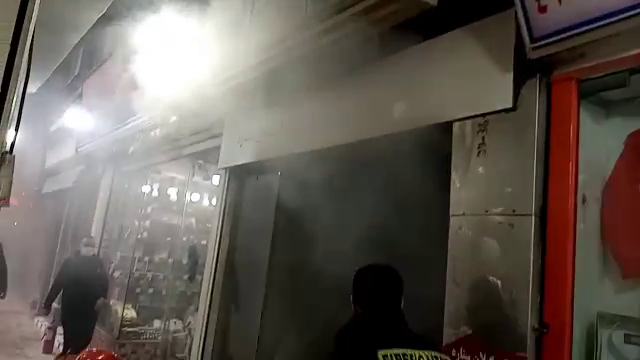 مهار آتش سوزی در بازار شیک رشت