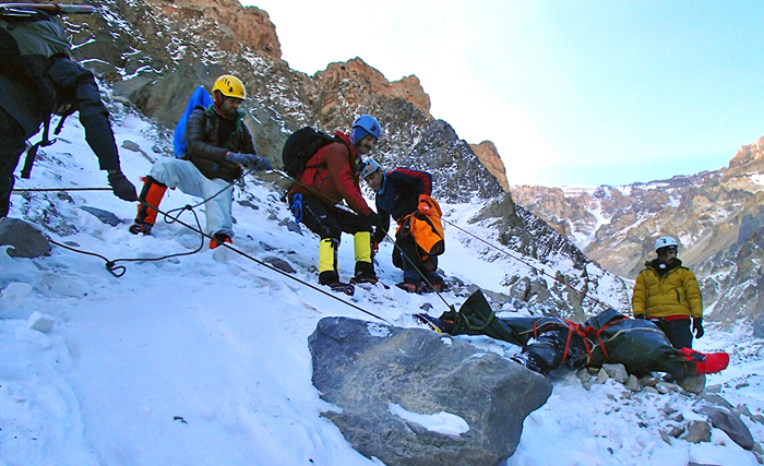 نجات ۲گردشگر در کوهستان‌های رضوانشهر