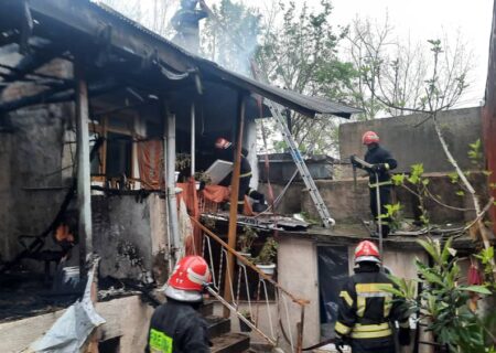 آتش گرفتن یک خانه ویلایی در رشت