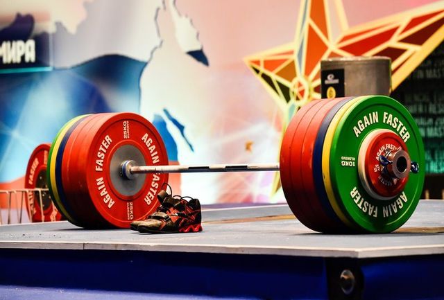شکسته شدن رکورد وزنه‌برداری توسط وزنه بردار زن ایران