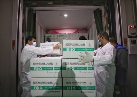 ورود ۴۰۰ هزار دوز واکسن چینی سینوفارم به ایران