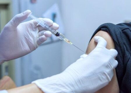 تزریق دُز سوم واکسن کرونا به نیمی از جمعیت بالای ۱۸ سال گیلان