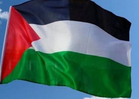 اهتزاز پرچم فلسطین در صبح روز جهانی قدس در میادین شهر های استان گیلان
