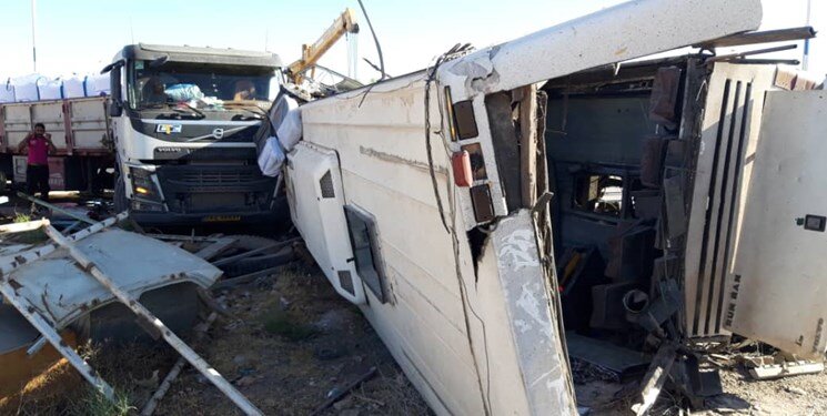 جزییات فوت ۵ سرباز معلم در تصادف امروز اتوبوس و تریلی در یزد