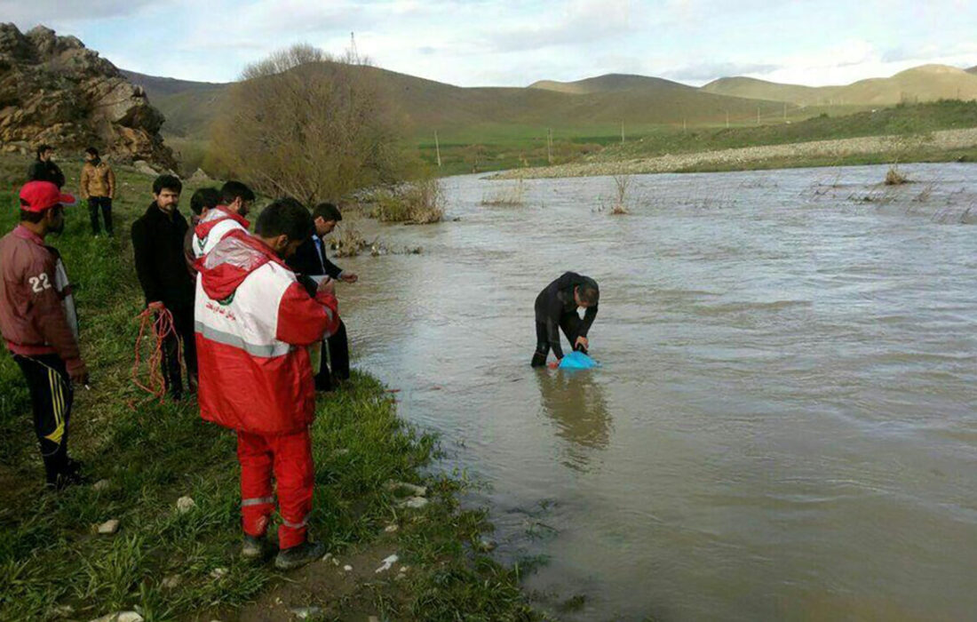 غرق شدن ۲۱ عضو ۵ خانواده در رودخانه کرج