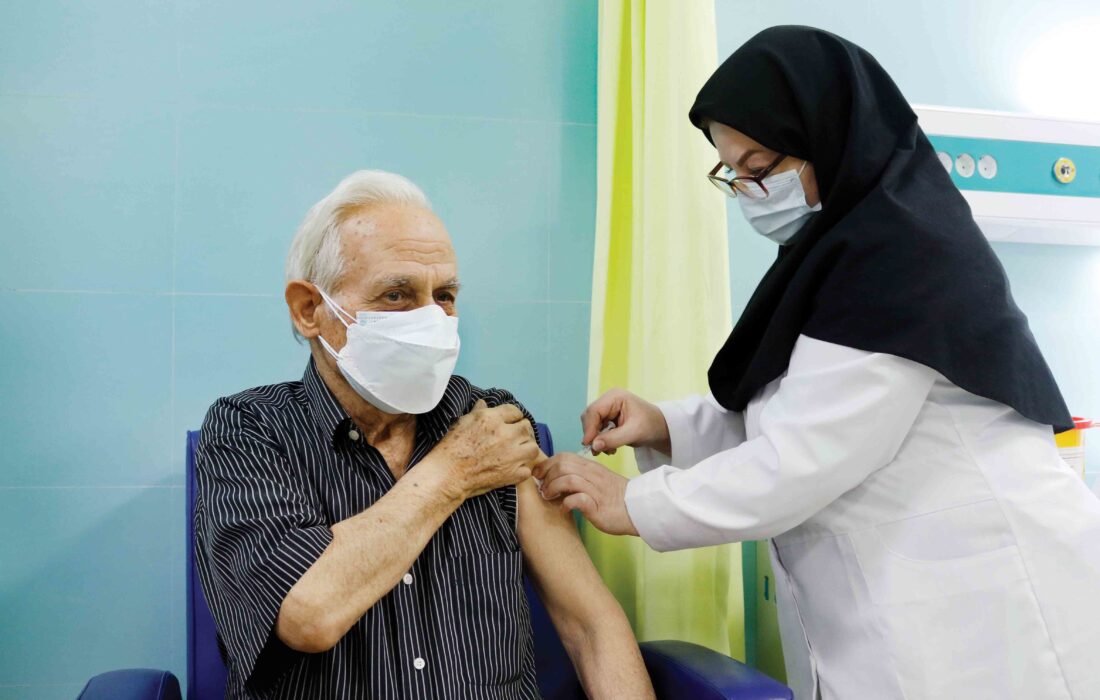 آغاز ثبت‌نام واکسیناسیون برای افراد ۶۵ سال به بالا