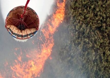 اعزام بالگرد اطفای حریق وزارت دفاع به مناطق دچار آتش سوزی در تالاب انزلی