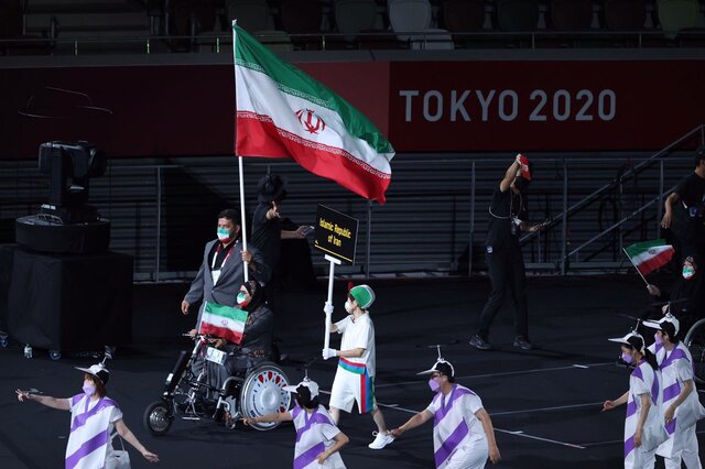 کاروان ایران در افتتاحیه پار المپیک توکیو رژه رفت