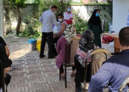 مراکز واکسیناسیون کرونا در شهرک‌های صنعتی لاهیجان و آستانه اشرفیه راه اندازی شد