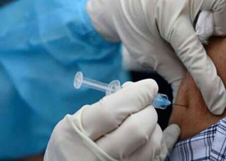 پوشش ۴۶ درصدی گیلان در دز سوم | واکسیناسیون روزه داران منعی ندارد