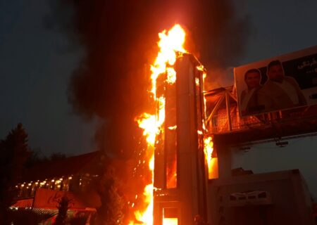 آتش گرفتن آسانسور عابر پیاده در خیابان شهید بهشتی رشت