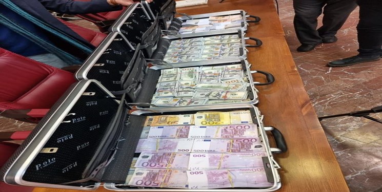 رونمایی از کیف‌های لبریز از رشوه دلار و یورو در دادگاه شهرداری لواسان