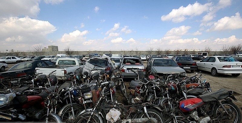 بیش از ۱۴ هزار خودرو و موتورسیکلت بلاتکلیف در پارکینگ های گیلان خوابیده اند