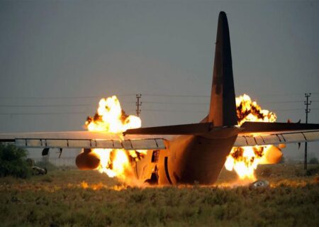 کشیدن سیگار در کابین خلبان باعث سقوط هواپیما و مرگ ۶۶ نفر شده بود