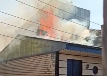 مهار آتش سوزی یک خانه ویلایی در محله حمیدیان رشت