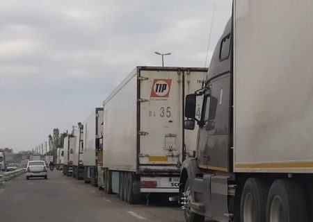 ترخیص کامیون‌های ترانزیت از مرز آستارا سرعت می‌گیرد