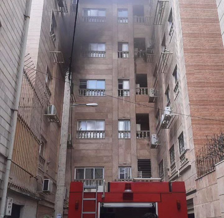 آتش سوزی در طبقه سوم آپارتمانی در رشت