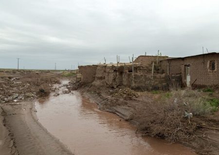 آب رسانی و برق رسانی در بیشتر روستاهای درگیر سیلاب انجام شده است