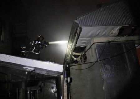 مهار آتش سوزی دو خانه ویلایی در روستای منگوده پیربازار
