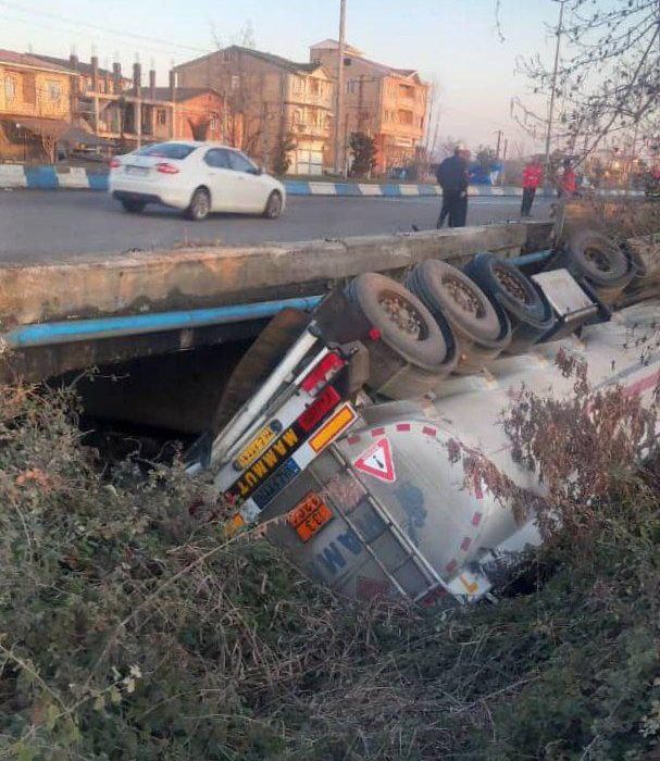 واژگونی کامیون حامل سوخت در لوندویل آستارا