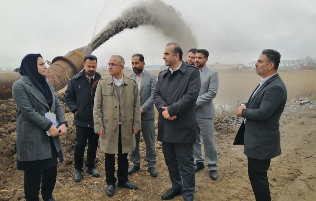 آغاز لایروبی حوضچه آرامش بندر کاسپین