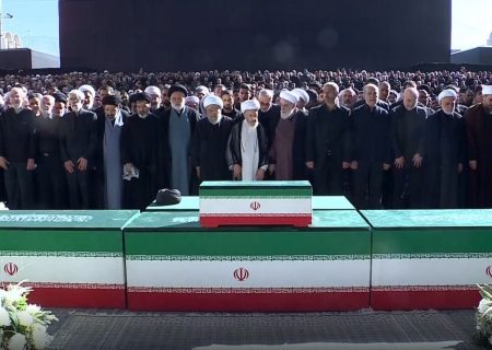 اقامه نماز بر پیکر مطهر مجاهد شهید امام خامنه‌ای